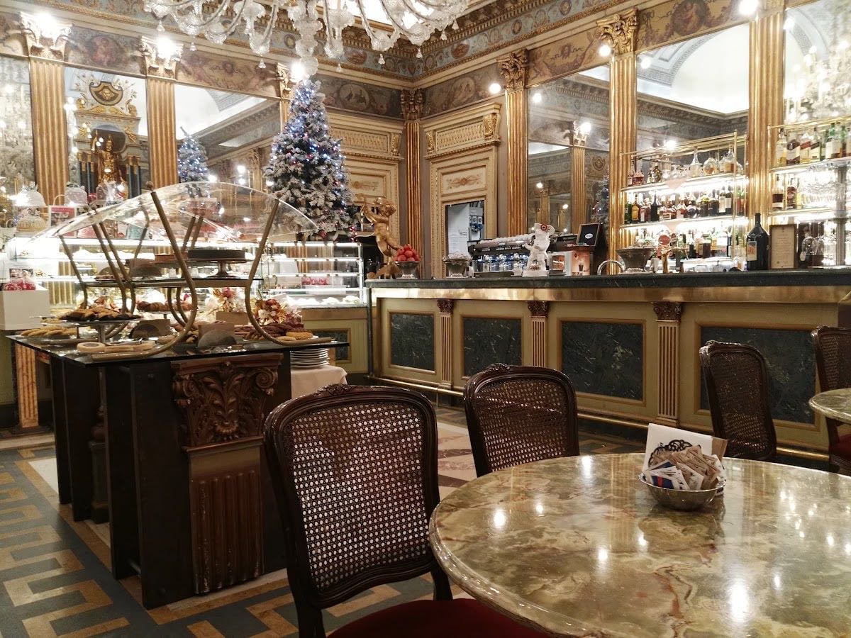Caffรจ San Carlo - Breakfast in the beautiful Piazza San Carlo