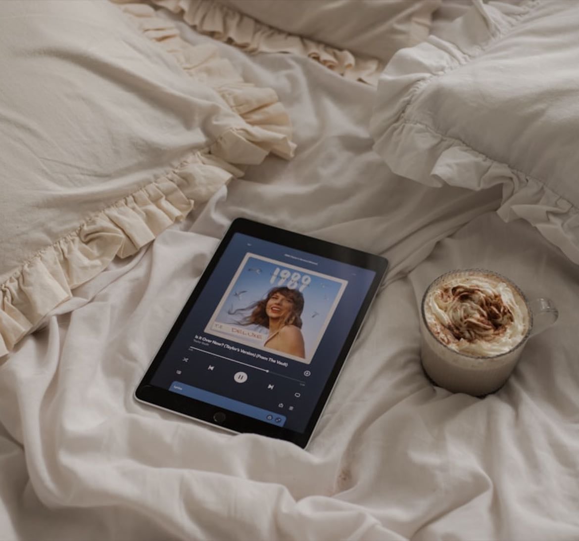 No skip albums - Music hypelist by Ava (taylor’s Version)