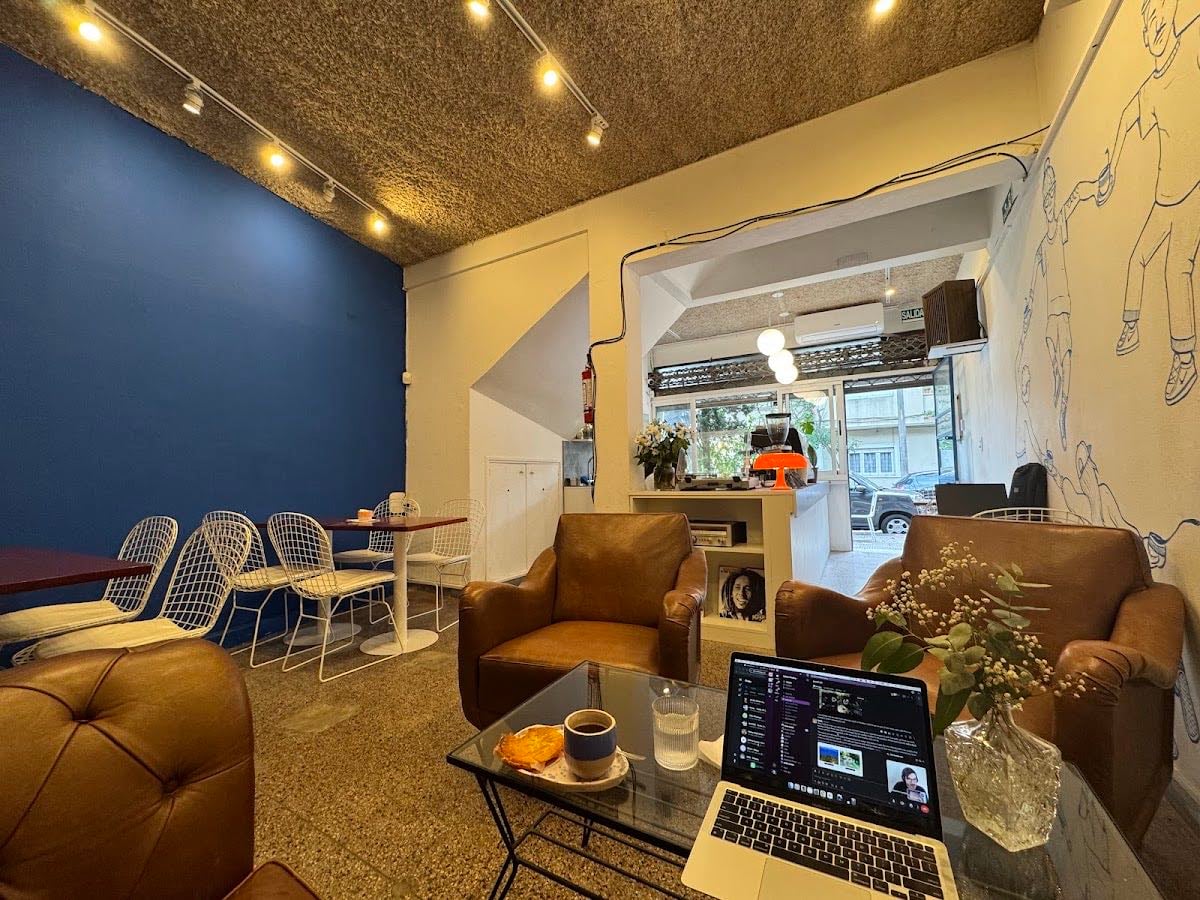 Holi café