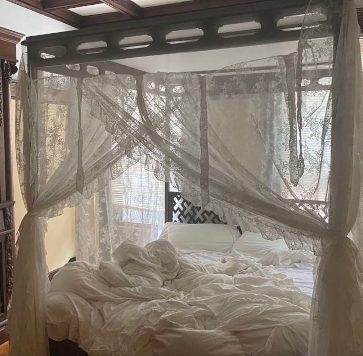 canopy bed - lace curtains