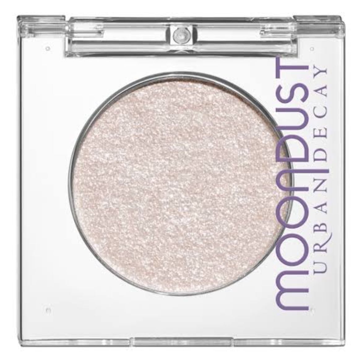 Sombra UrbanDecay - Con mi dedo pongo tantita en el párpado