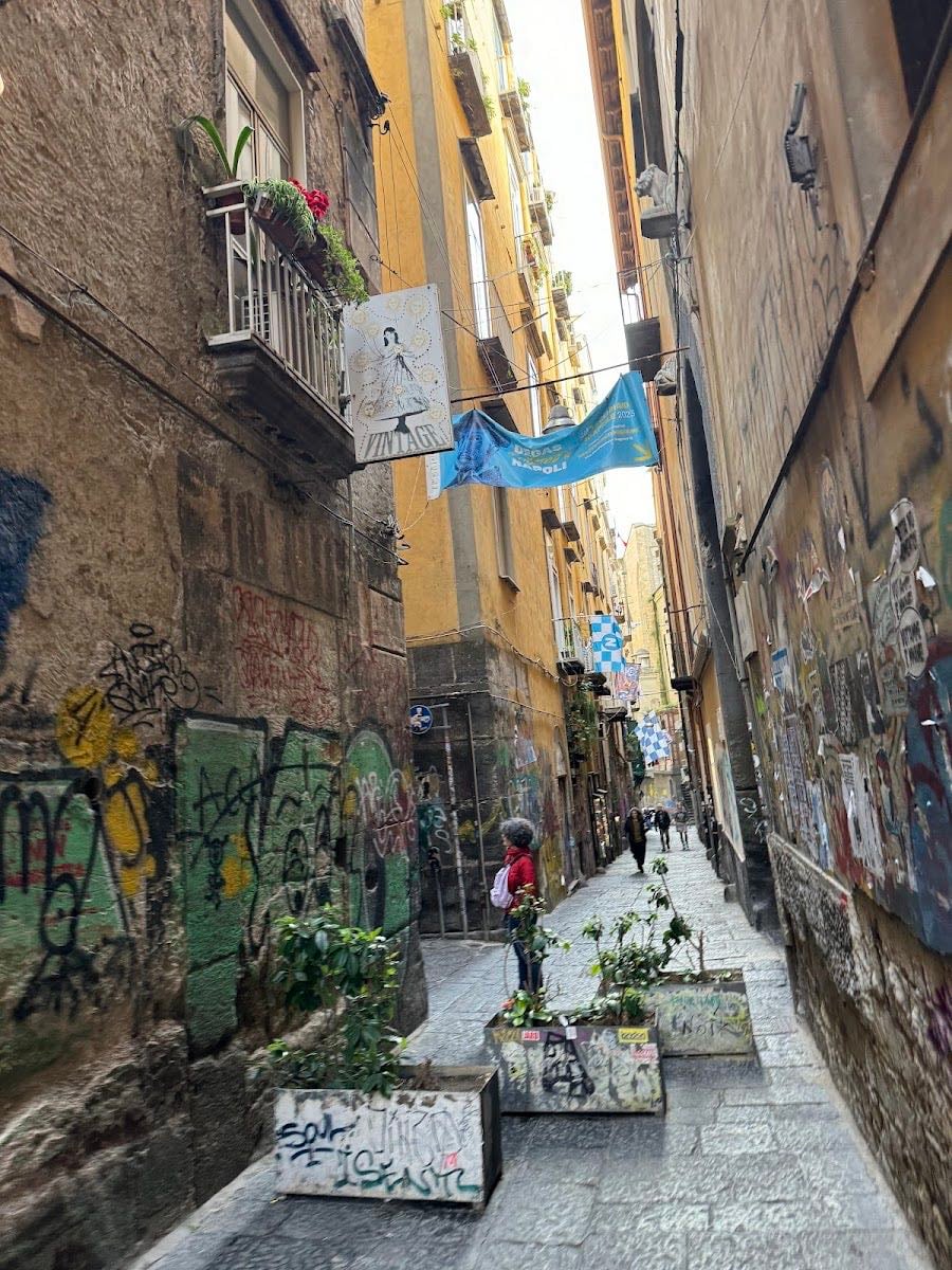 Scuole Pubbliche Scuole Medie Scuola Media Statale P.Scura - This real-life middle school is near where Lenù studies in the historic center. The setting reflects her academic journey and escape from the rione.