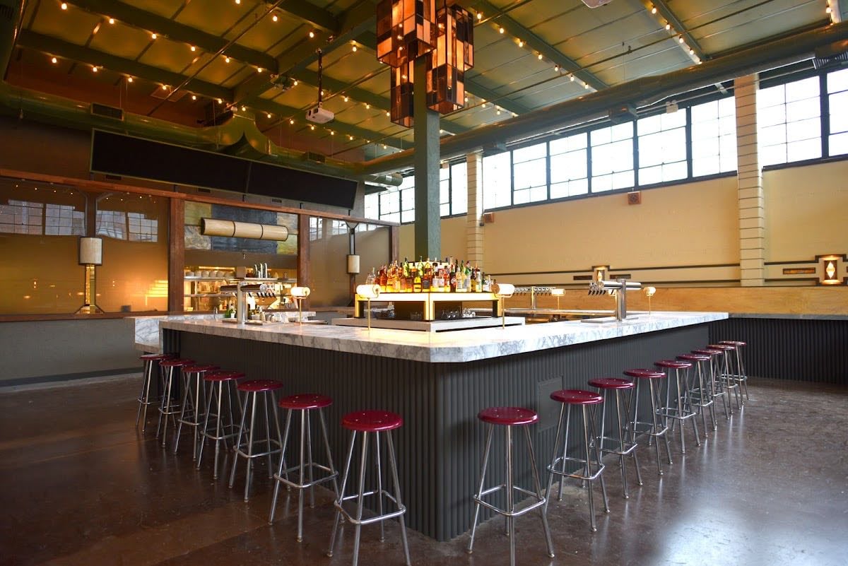 Syndicated Bar Theater Kitchen - cinema que tem um bar e comidinhas!! mto show