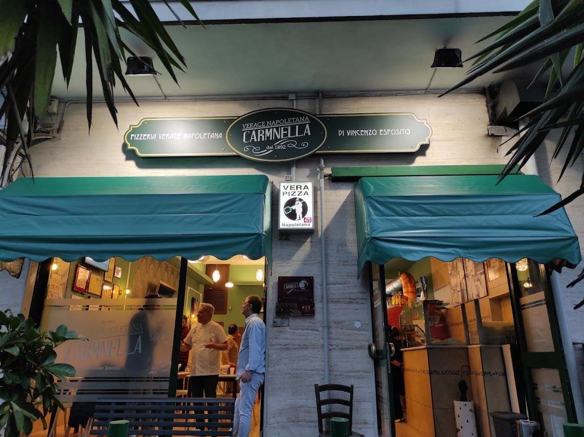 Pizzeria Carmnella dal 1892 - they have a pizza called "Elena Ferrante"