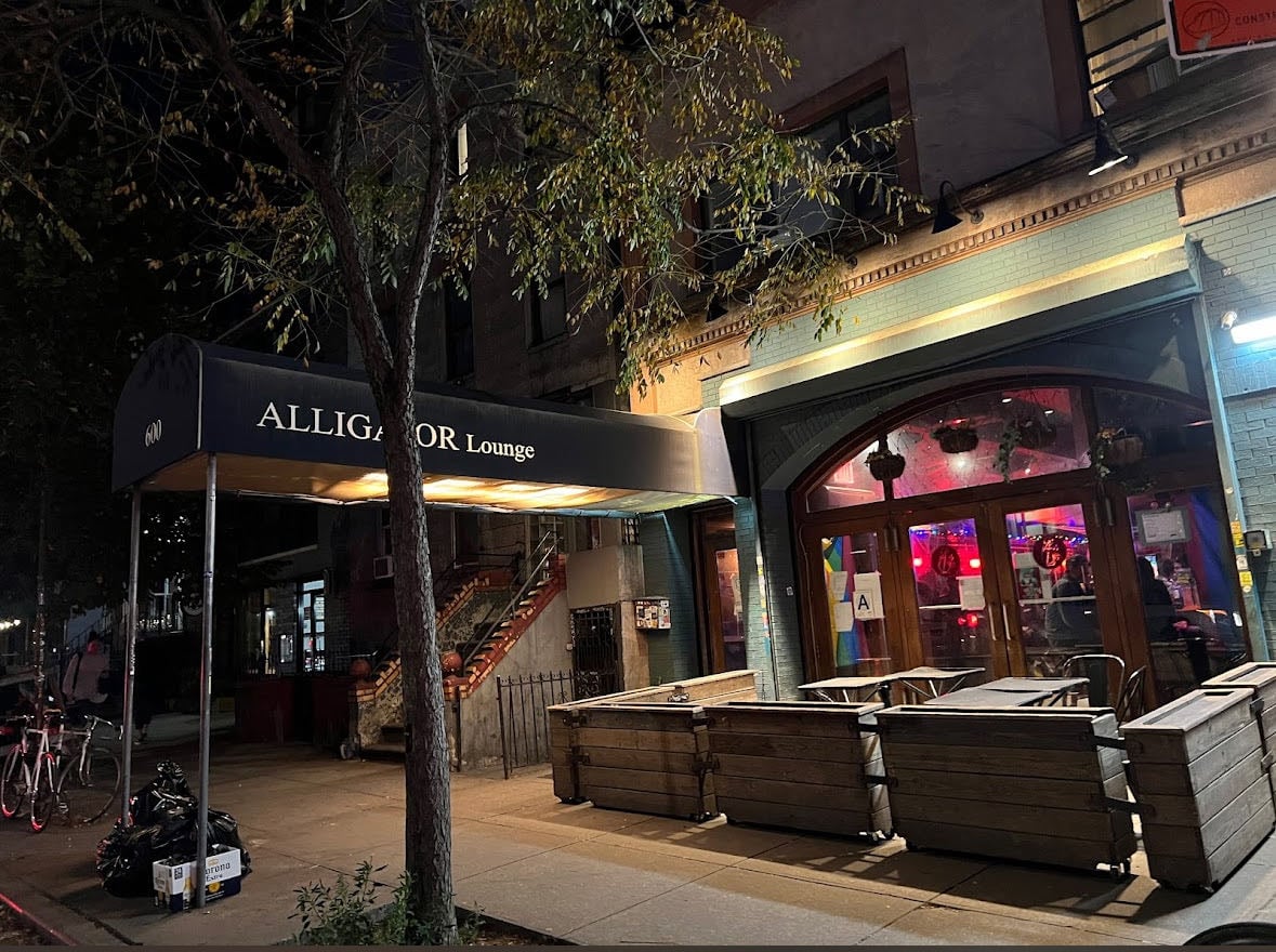 Alligator Lounge - FREE PIZZA! sim exatamente isso q vc leu pizza de graça