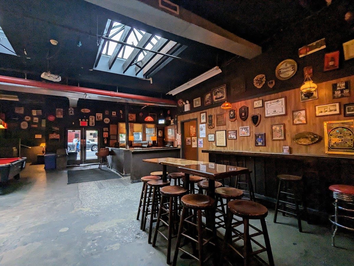 The Gutter - bar com boliche e sinuca e musica ao vivo