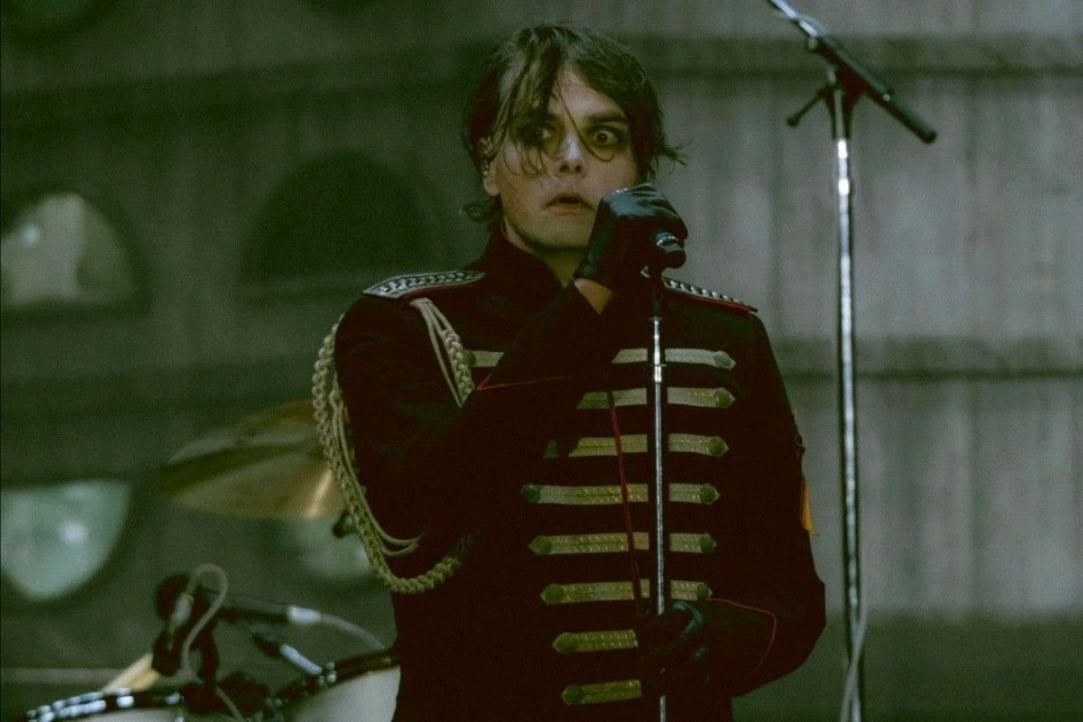 need a hand? - frerard | lltbp, alienrard, pwp.