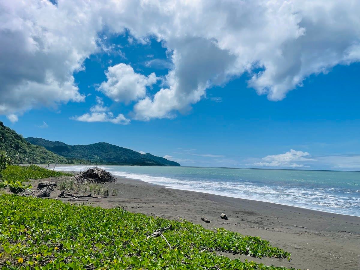Playa Cambutal - Muy tranquila, rodeada de montañas y vegetación. Ideal para desconectar.