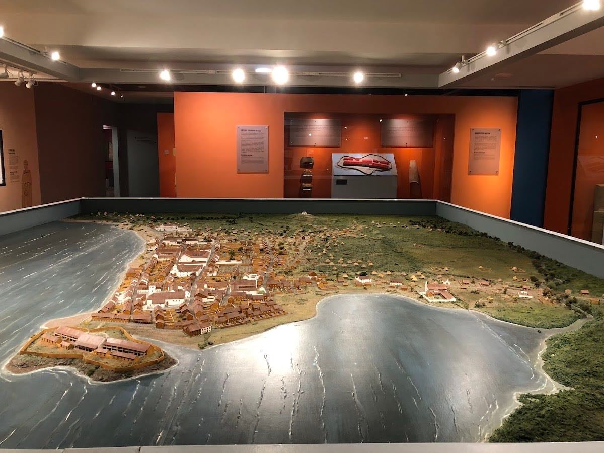 Museo de La Plaza Mayor Samuel Lewis García de Paredes | Av. 7 1/2 A Sur - HORARIOS
• Martes a domingo de 8:30 a.m. a 5:30 p.m. (taquilla cierra a las 4:30 p.m.); cerrado los lunes.
TARIFAS
• Nacionales y residentes: entrada gratuita (menores de 6 años no pagan).
• Tarifa especial Panamá Viejo (sitio + museo): Adultos B/.3.00; Niños B/.1.50.