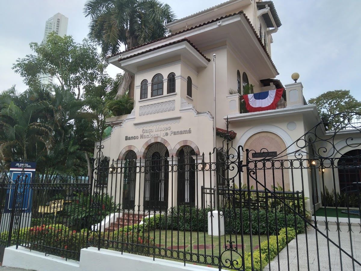 Museo Del Banco Nacional - HORARIOS
• Lunes a viernes de 8:00 a.m. a 4:00 p.m.; cerrado sábados y domingos.
TARIFAS
• Entrada gratuita.