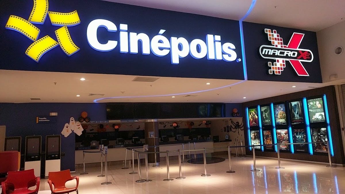 Cinépolis - Qué dan: 1 boleto gratis + 2×1 en entradas durante el mes
Cómo: Ser miembro de su programa (tarjeta socio)