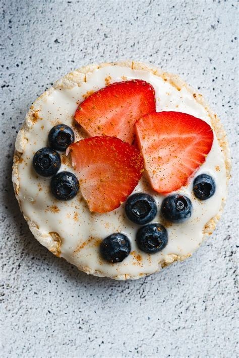 Rice cakes - Galletas de arroz con yogurt y frutas frescas
