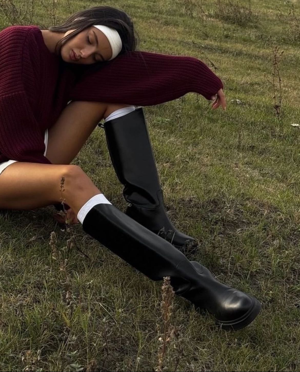 knee high boots - w/ socks peeking out a lil when wearing a short skirts / shorts, looks so so nice paired with a bigger jacket too