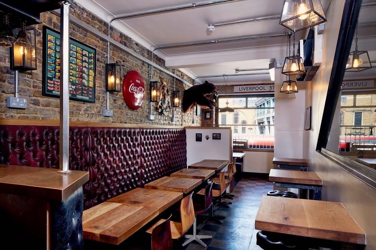 Polo Bar - 24 Hour Great British Café and Bar