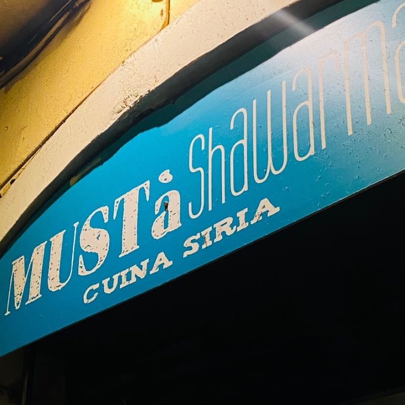 Musta Shawarma Restaurant - Comida siria