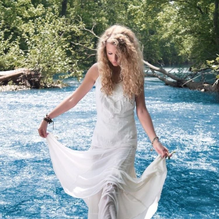 A Place in this World 💚🌍 - Song · Taylor Swift