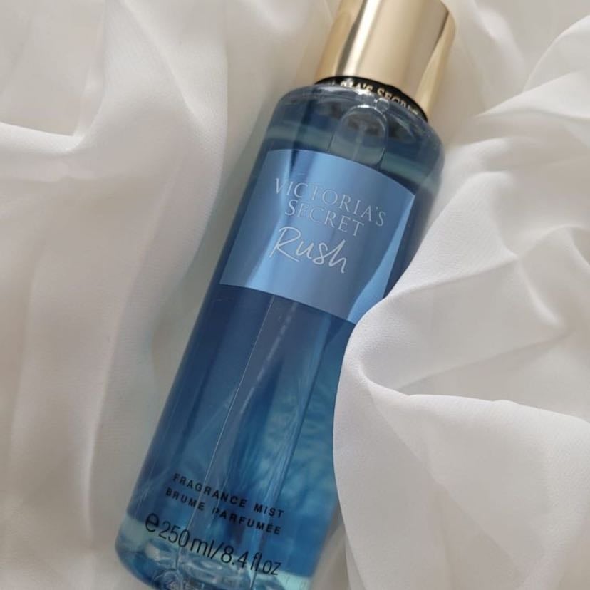 VS · Rush 🦋 - White flowers · Amber