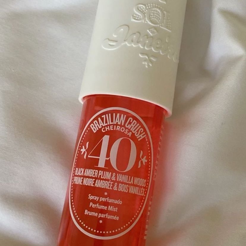 Sol de Janeiro · Cheirosa 40 🌺 - Black Amber · Plum · Woody · Vanilla · Orchid