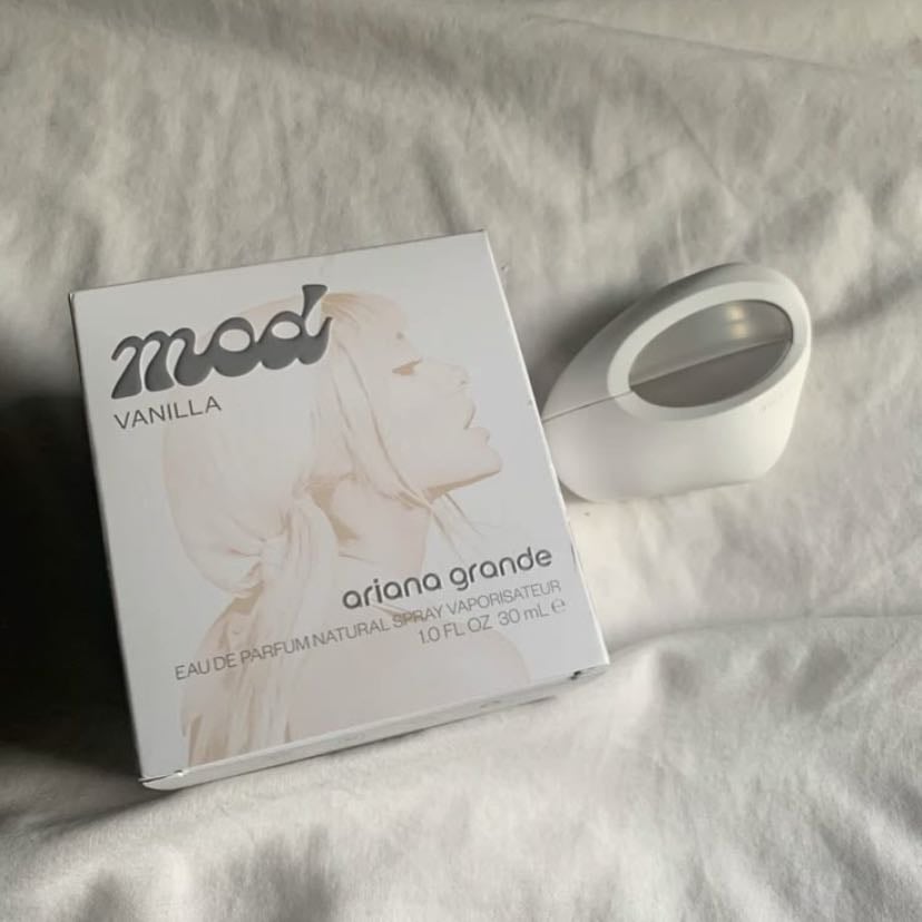 Ariana Grande · MOD Vanilla 🍨 - Vanilla · Musk · Plum · Cocoa butter · Praliné