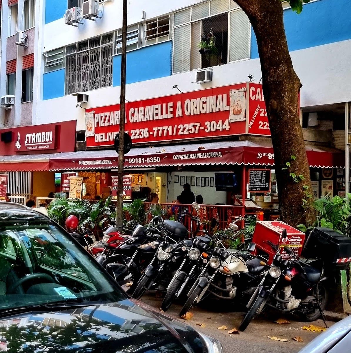 Pizzaria Caravelle - A típica pizzaria de bairro, daquelas em extinção. Massa fofinha e macia, muçarela sem frescura. Destaque pros clássicos: calabresa com cebola, portuguesa e alicce.