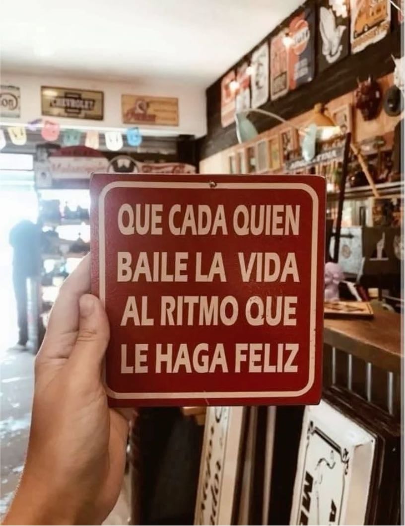 que cada quien baile la vida al ritmo que le haga feliz.