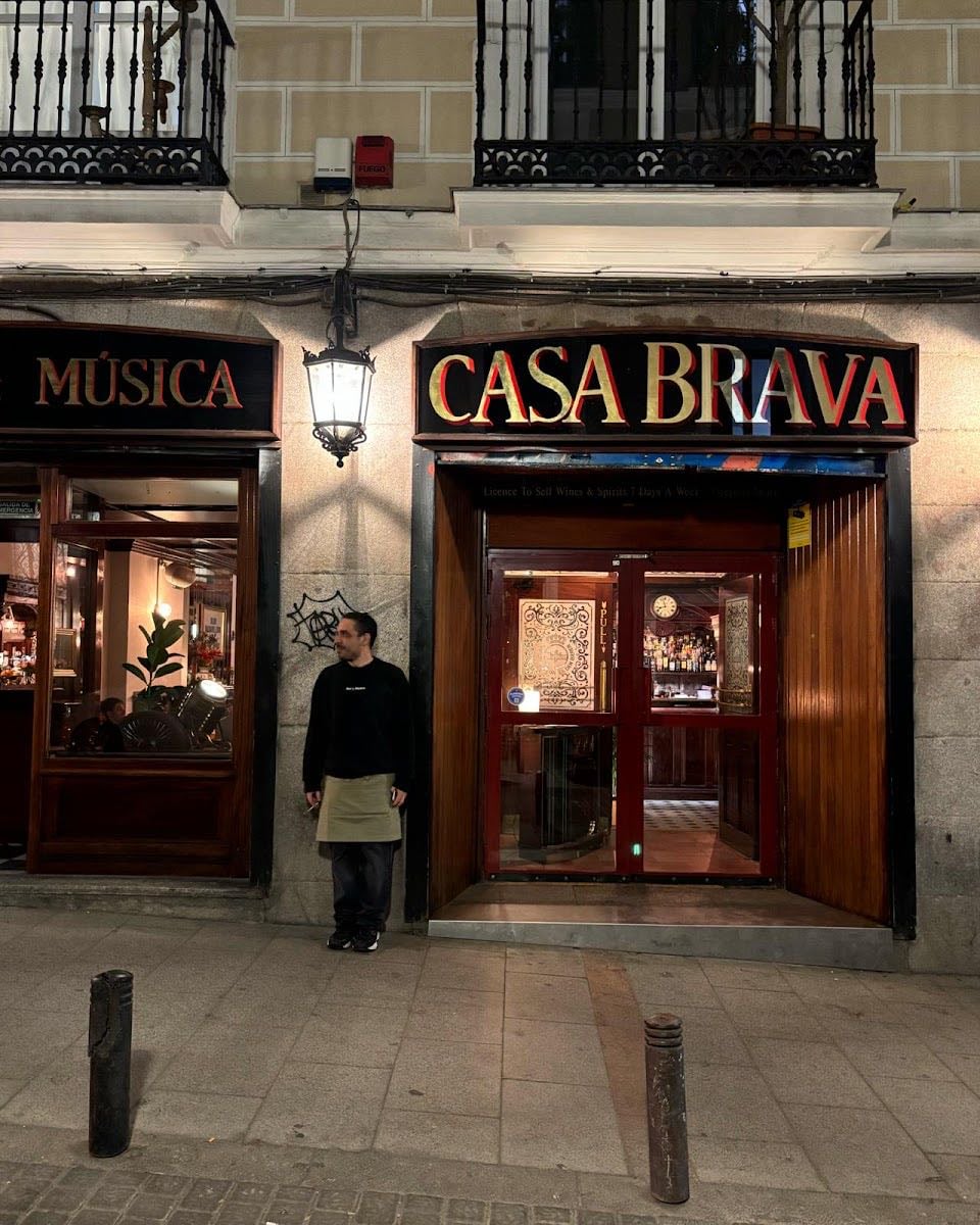 Casa Brava - Musiquita en directo, cocteles, ambiente íntimo… para bailar un poquito y pasarlo guay 🎶