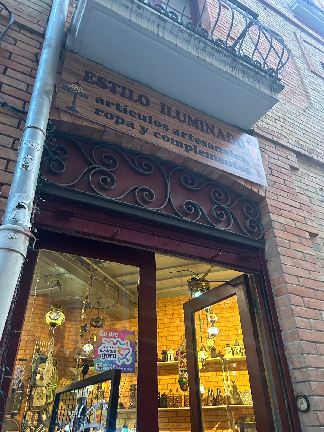 esta tienda de iruña - es perfecta. necesito comprar ya.