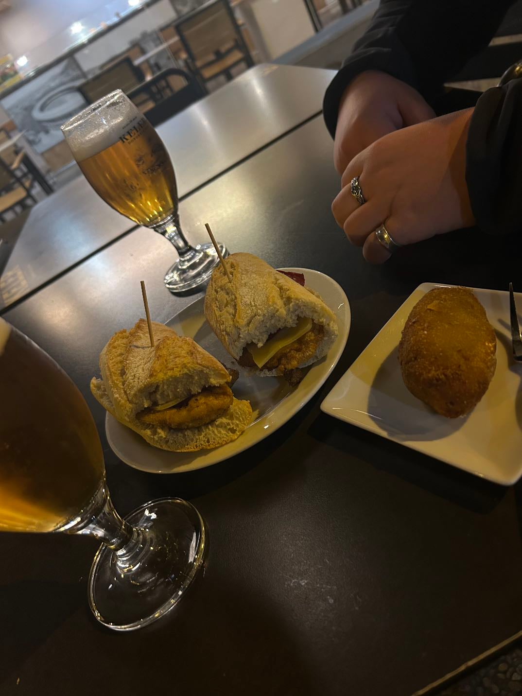 croqueta del taurino - ya me jode que sea de ese bar. pero top croquetas que he ingerido txaval