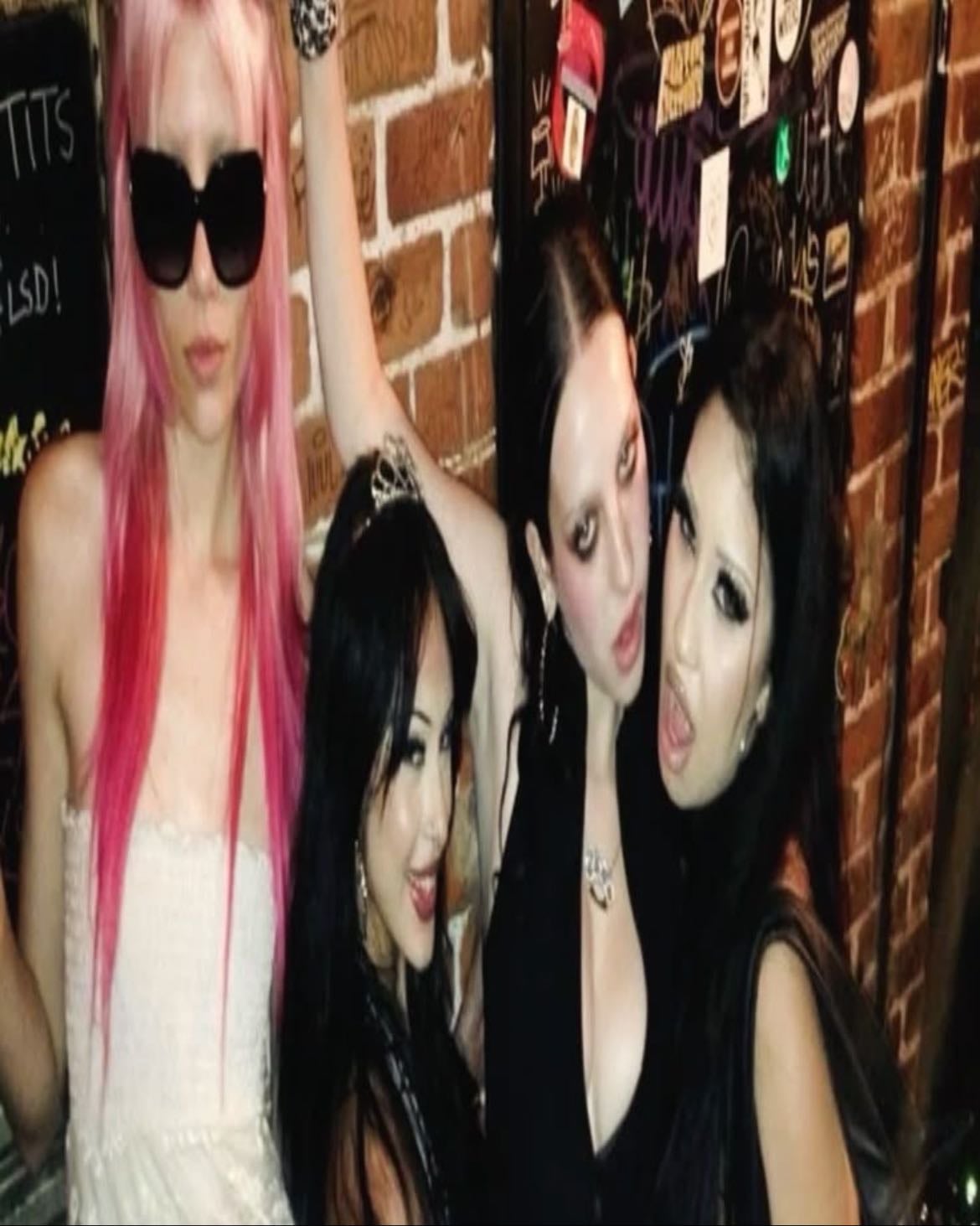 TOTOS DE LOCAS (Monster High Version) - Song · Metrika, Lizz, Euskoprincess, Kristina, l0rna