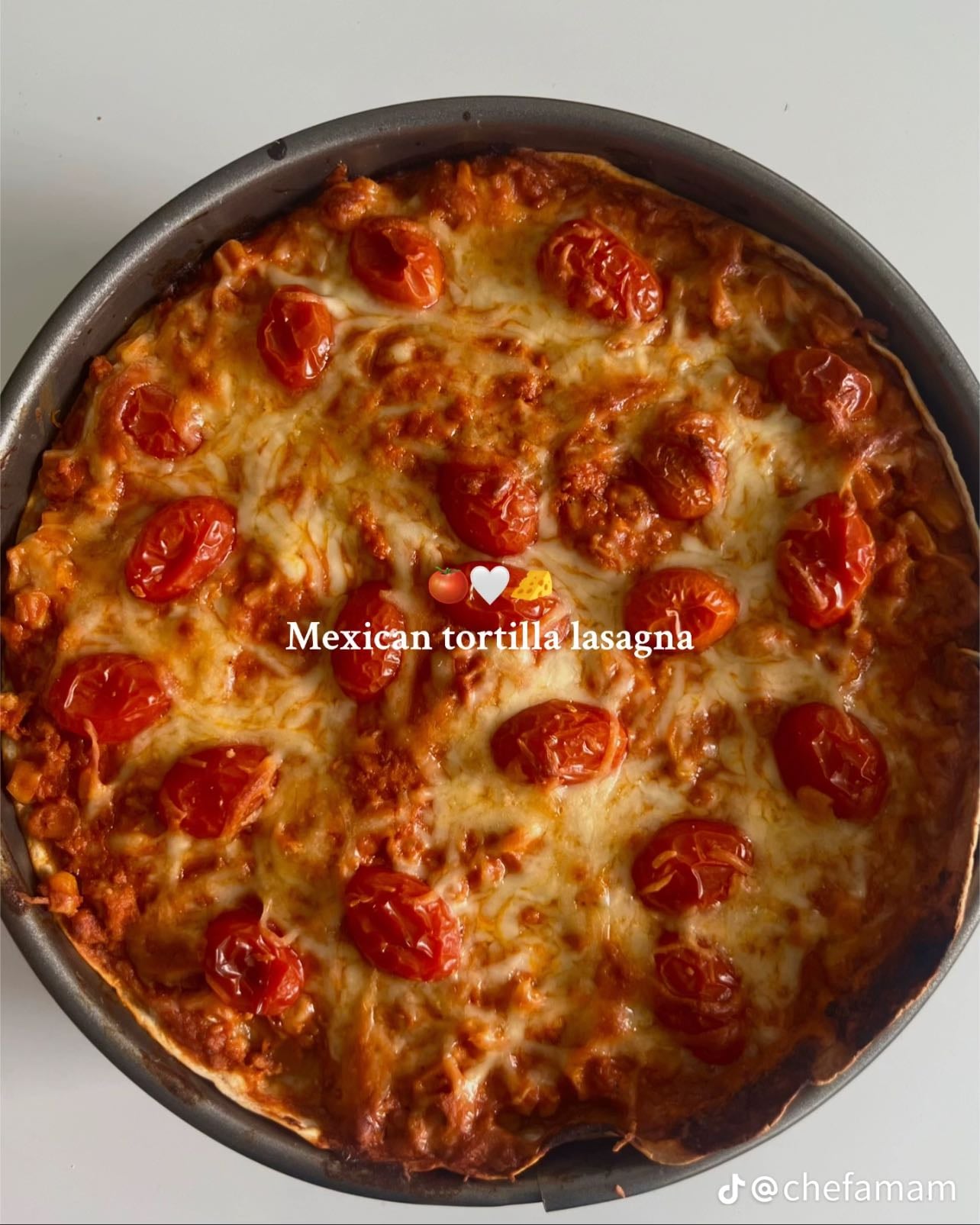 Mexican tortilla lasagne - Sauté 3 minced garlic cloves, 2 chopped onions, 1 tbsp olive oil and S&P until soft and golden. Add 500g of minced beef and cook for 5 mins. Add taco seasoning and 400-500ml of tomato sauce then cook for 5 mins. Add 1/2 cup of cream cheese, 1/2 cup of cream and 1 cup of corn and simmer. Put layers of tortilla, sauce, cheese, and then tomatoes on the top layer. Bake in oven at 220C for 25 mins.