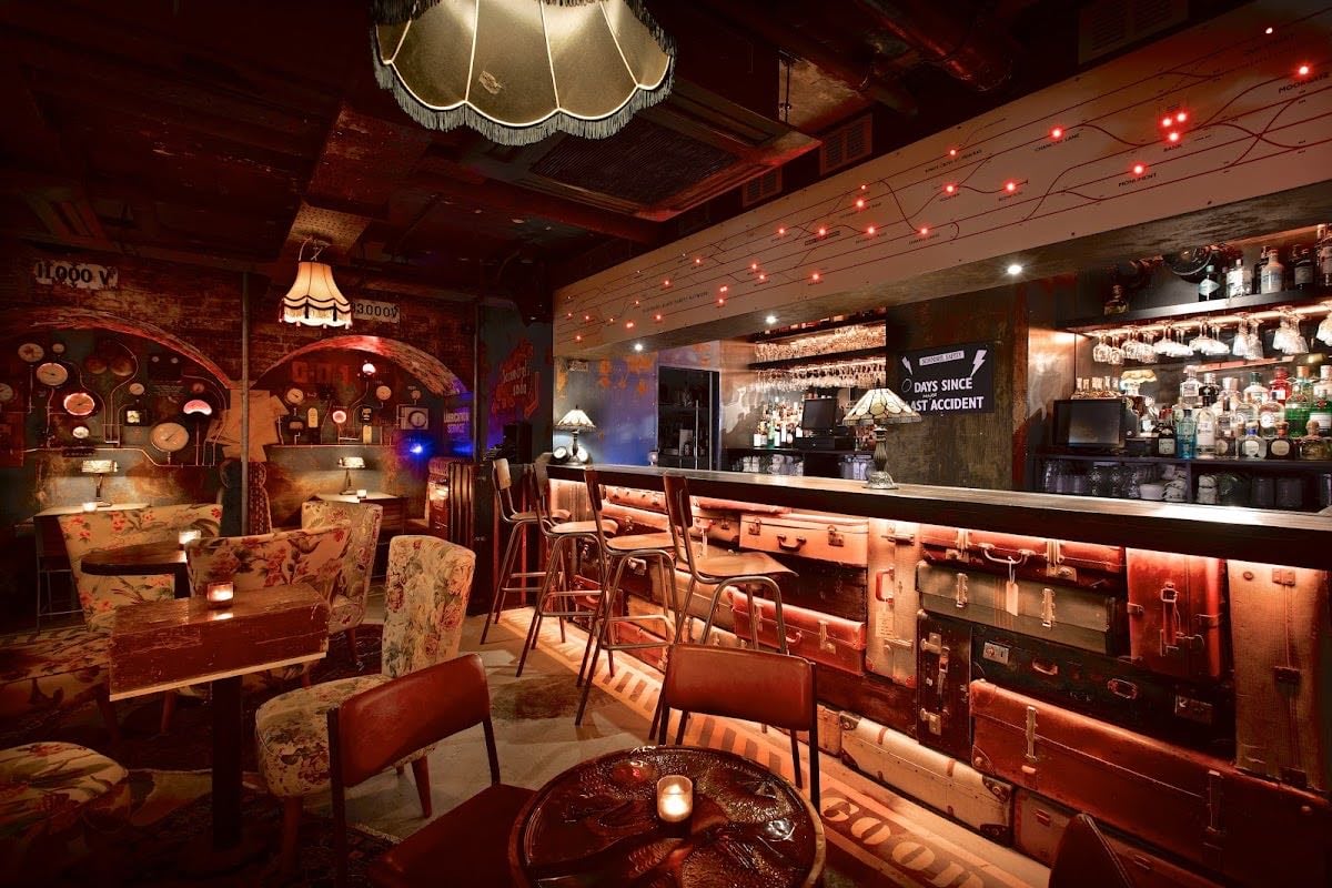 Cahoots London - Perfect pre-show cocktail bar