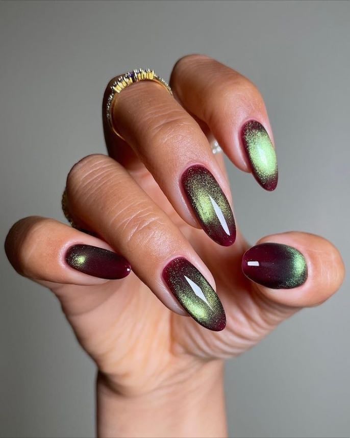 Invitarme hacer las uñas