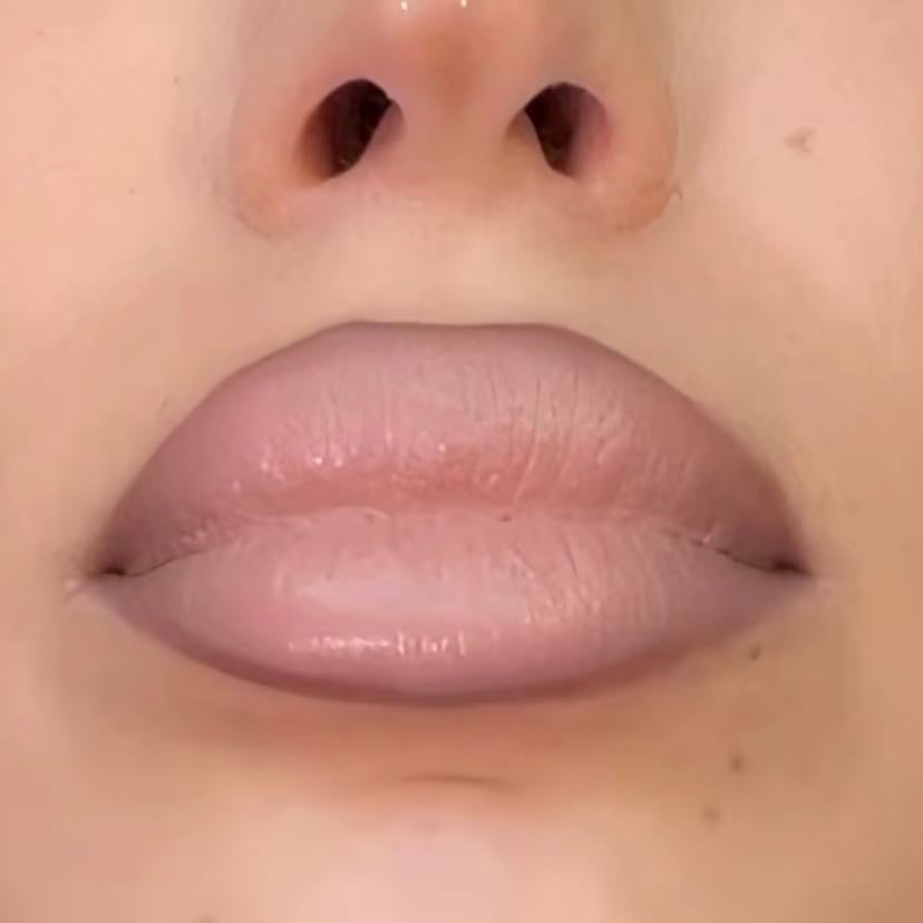 mac lip pencil “stone” + mac maximal sleek satin lipstick in “fleshpot”