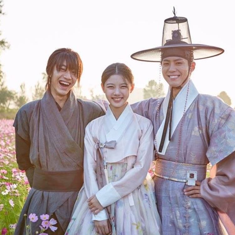 Love in the Moonlight - 윤이수 · 2016