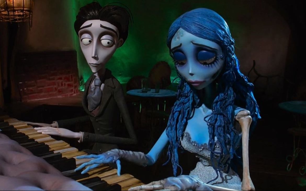 Piano - Corpse Bride • Il se dégage tellement de pureté et douleur cette scène représente pour moi le fait de savoir que même si on aime de toute son âme quelqu’un cette amour n’est pas toujours réciproque mais malgré la douleur d’Emily privilège toujours le bonheur de Victor et c’est ce qui rend ce film magnifique et le personnage d’Emily beau