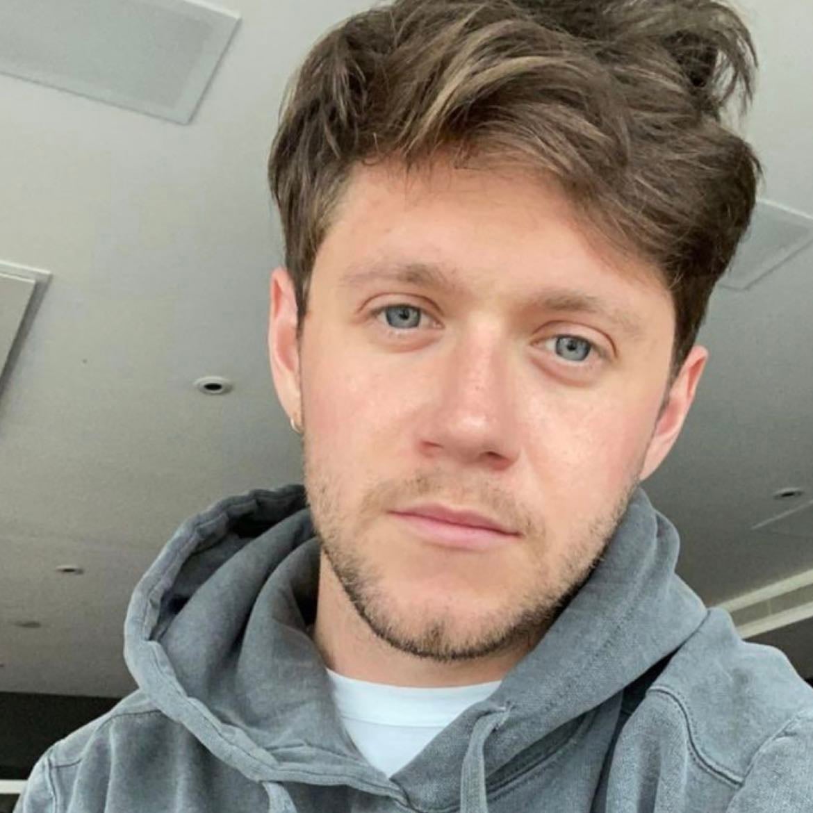 FIRE AWAY - I can steady your hand if your losing your grip and even if i dont understand, you can talk to me ๐ฅบ. NIALL? Have you got cameras on me