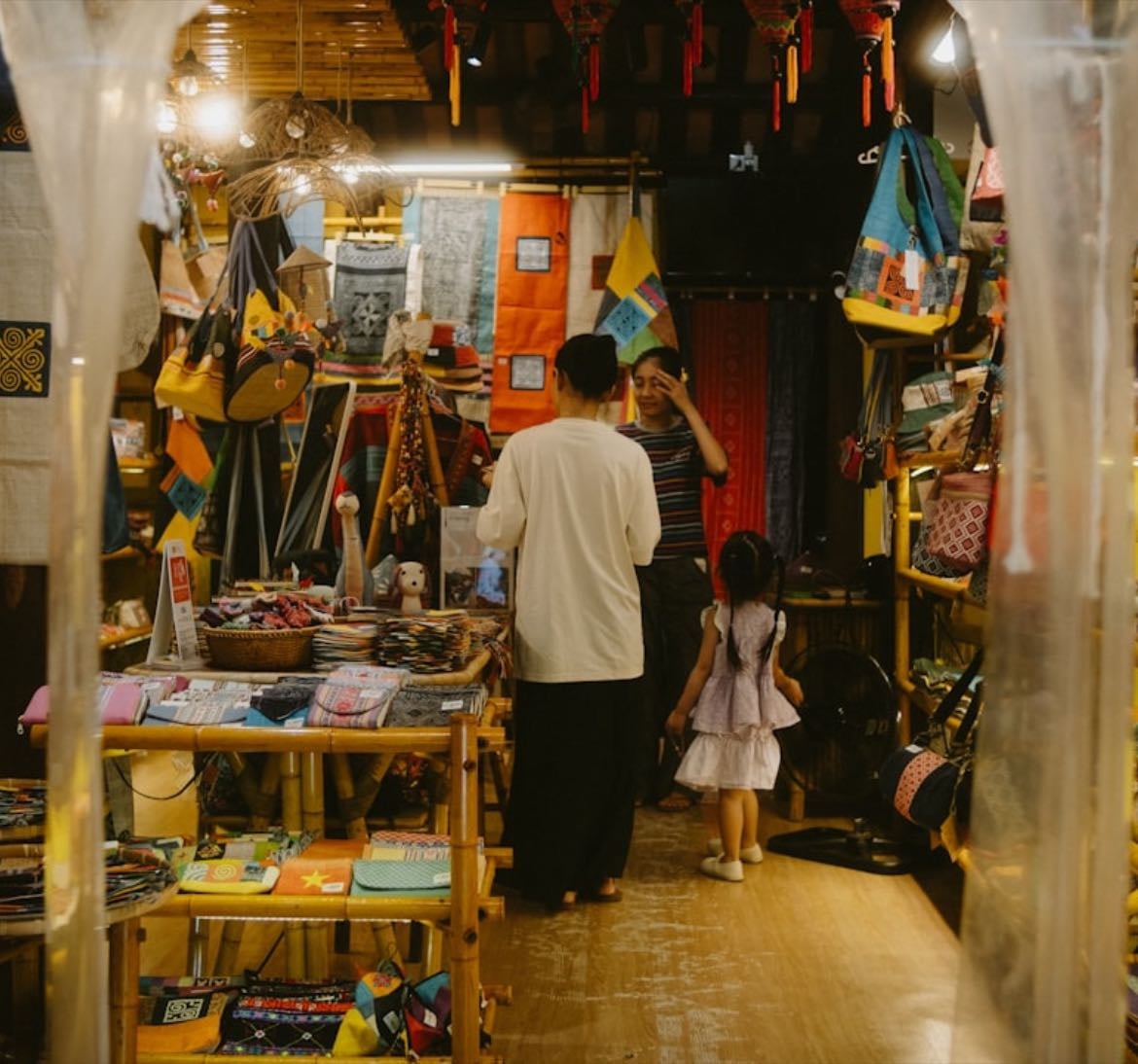 ⋆˚࿔ second hand stores in bucharest