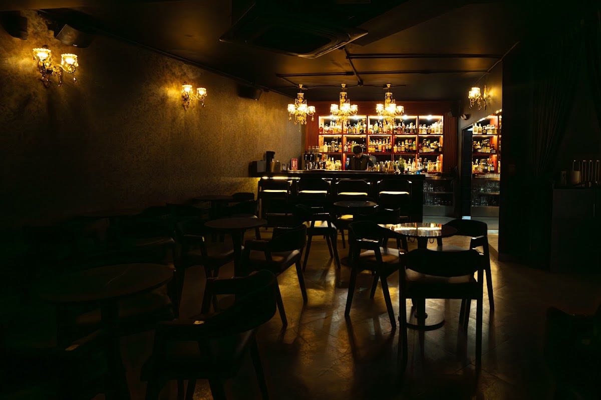 Black Birds Bar