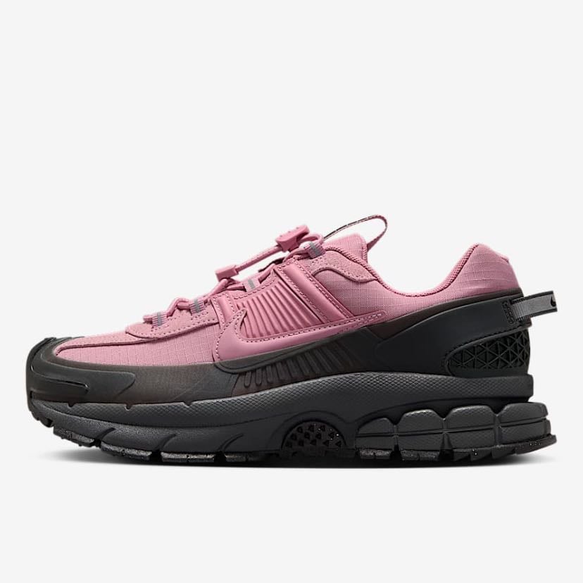 nike zoom vomero 5 Roam trainers in pink