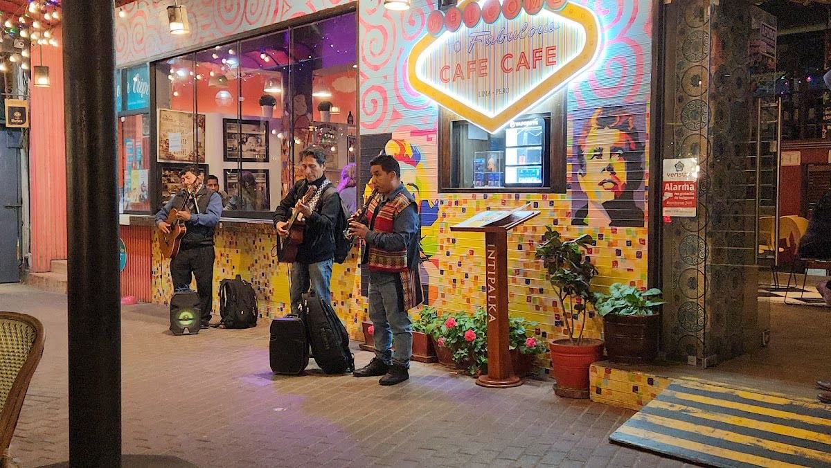 Cafe Cafe Bar