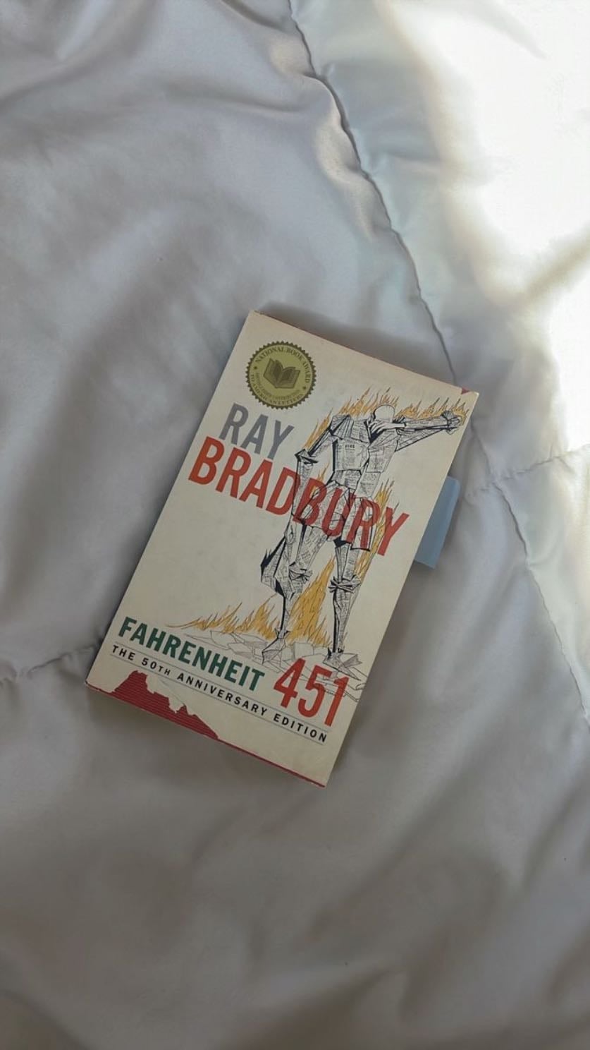 Farenheit 451 - Ray Bradbury · 1953
