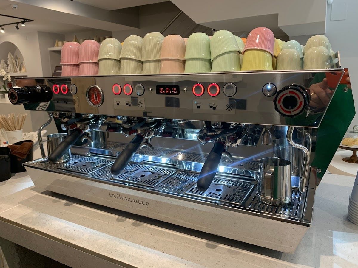 Casa OM (Specialty Coffee & Atelier Floral)