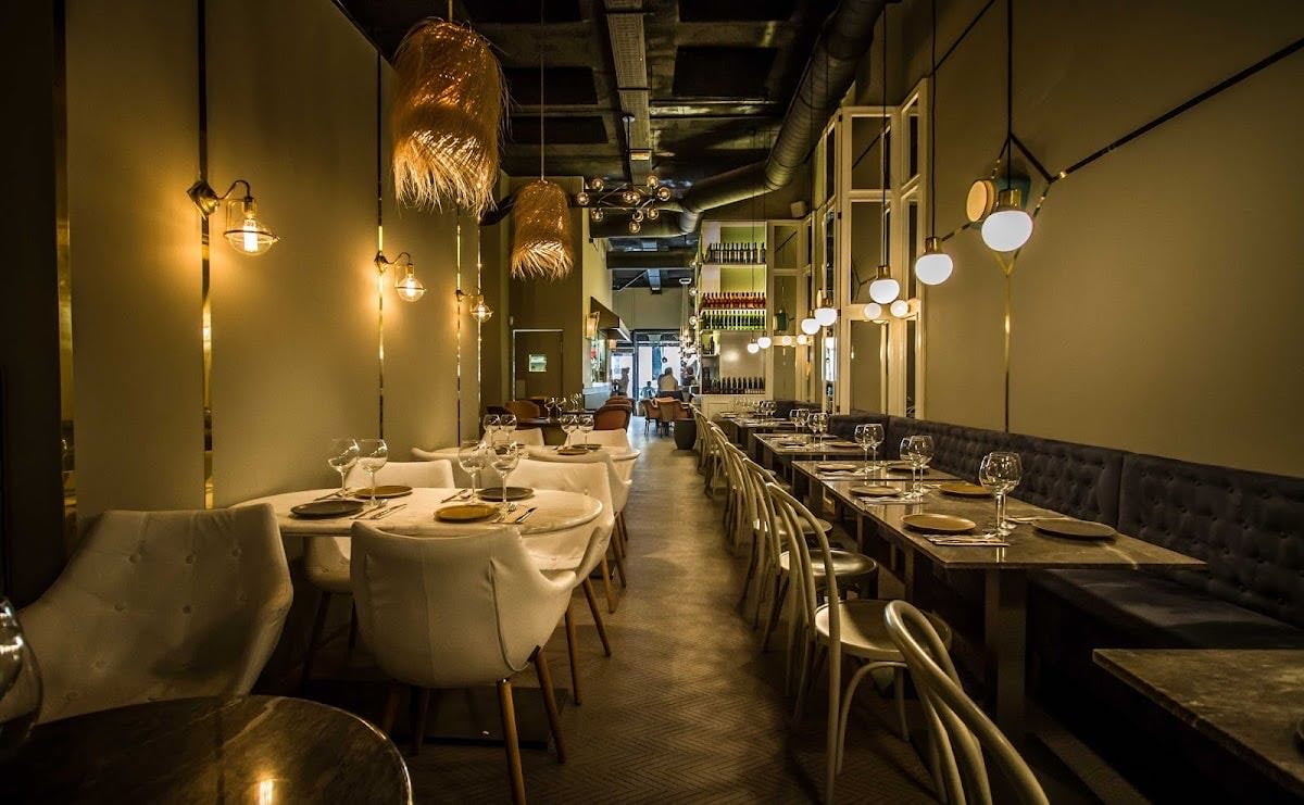 El Escondite de Villanueva - Todos los días de lunes viernes Concepto de gastronomía non-stop que incluye una carta especial de desayunos cargada de diferentes opciones, y un menú del día, disponible de lunes a viernes y que cambia cada semana.