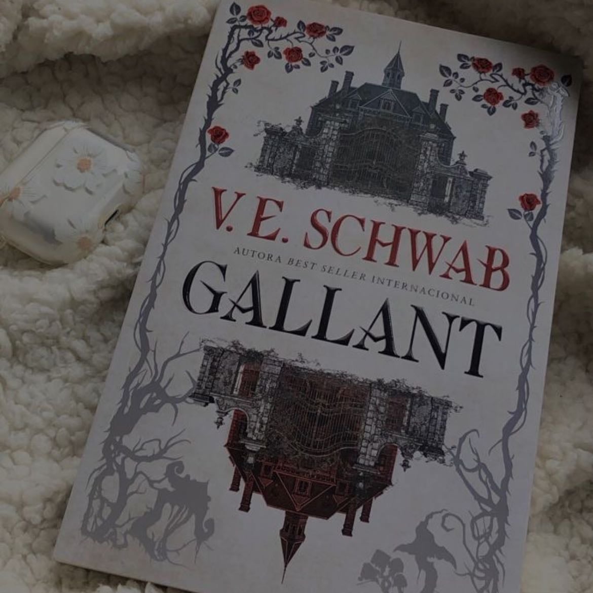 Gallant - V. E. Schwab