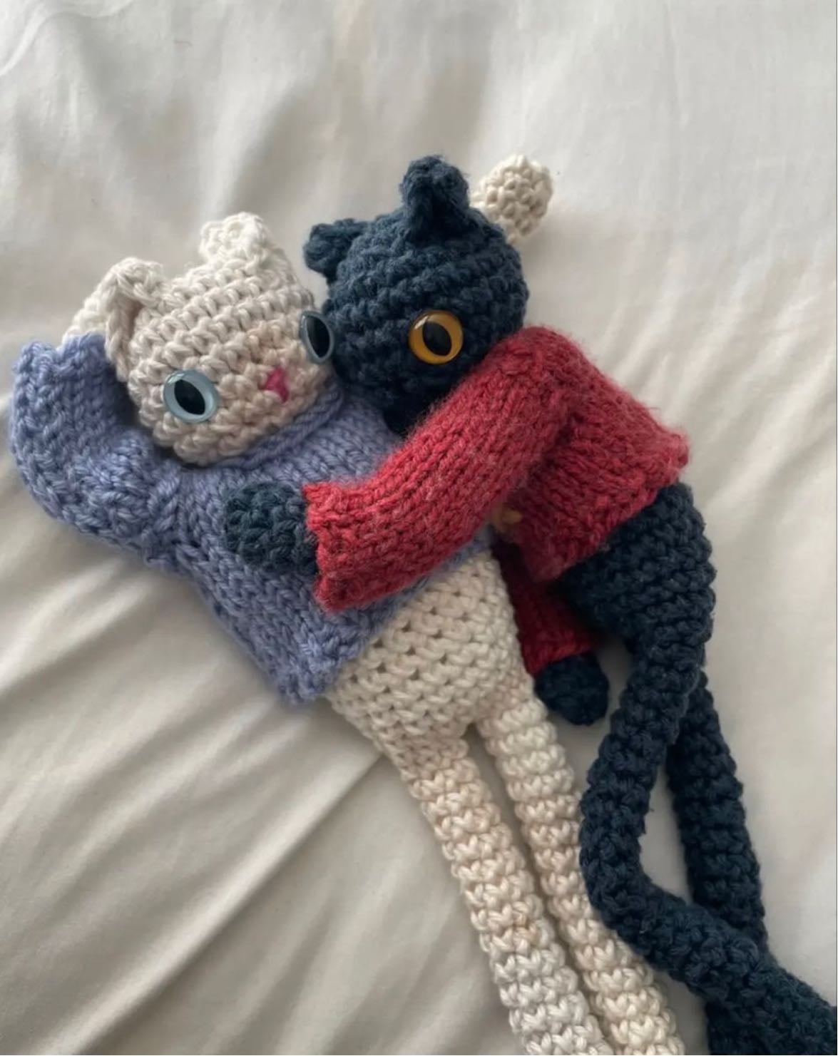 Plushies hugging