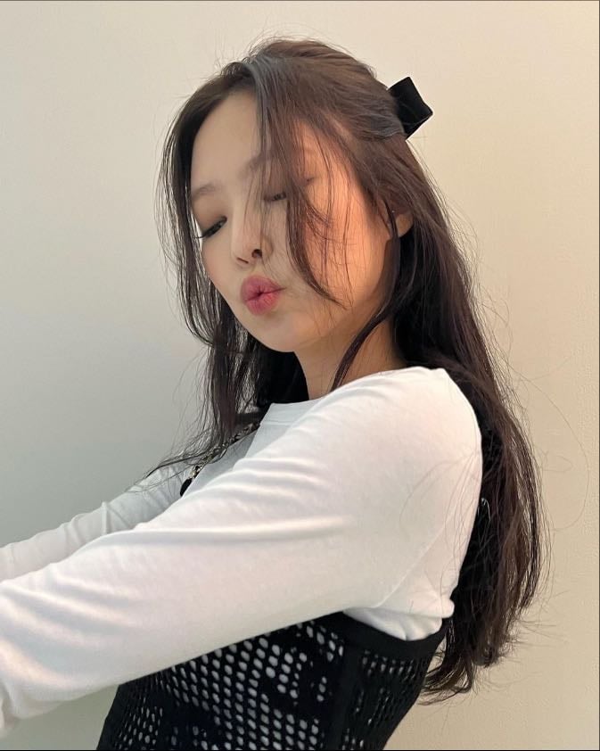 JENNIE - Artist