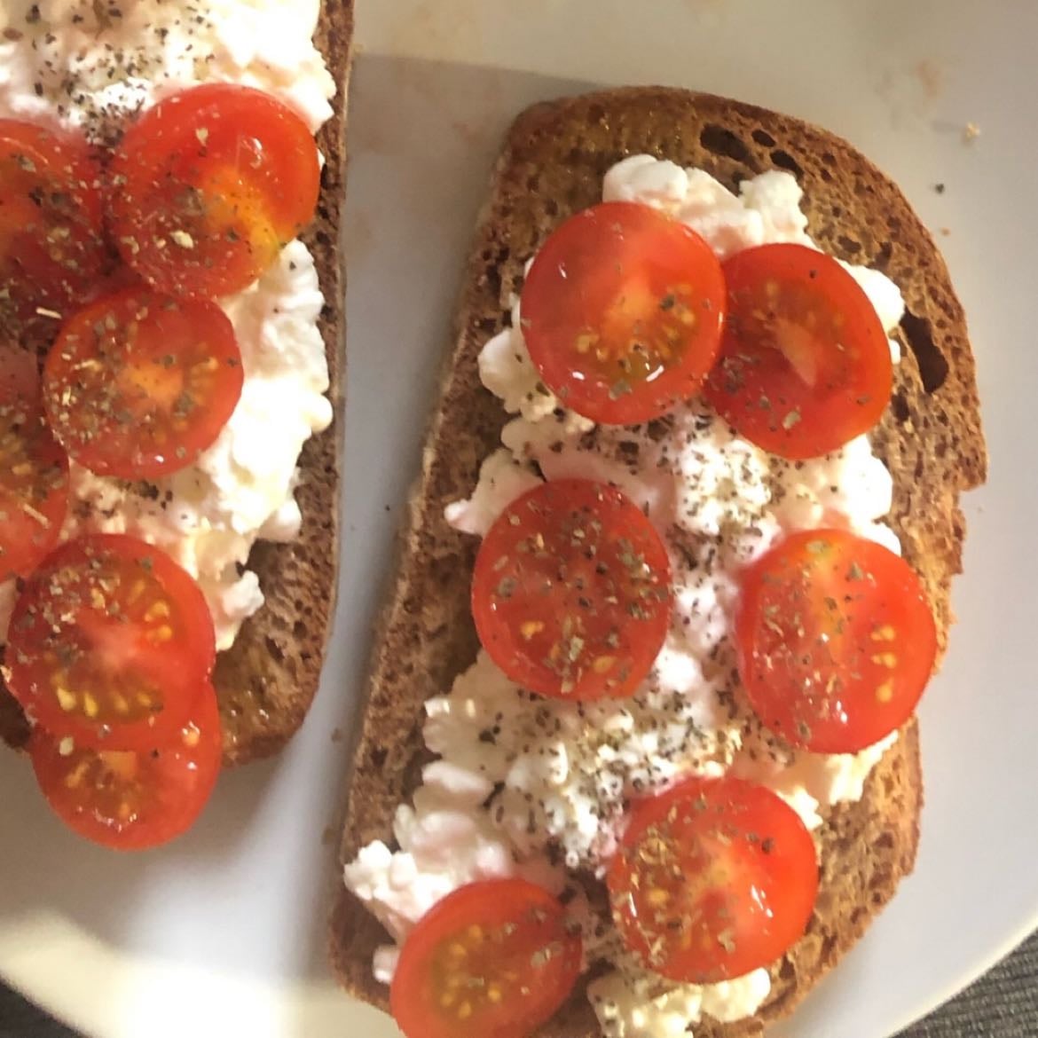 Tostada tomate y queso