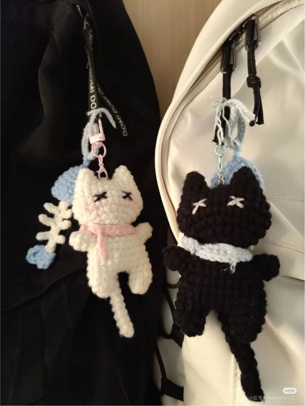 matching cat duo
