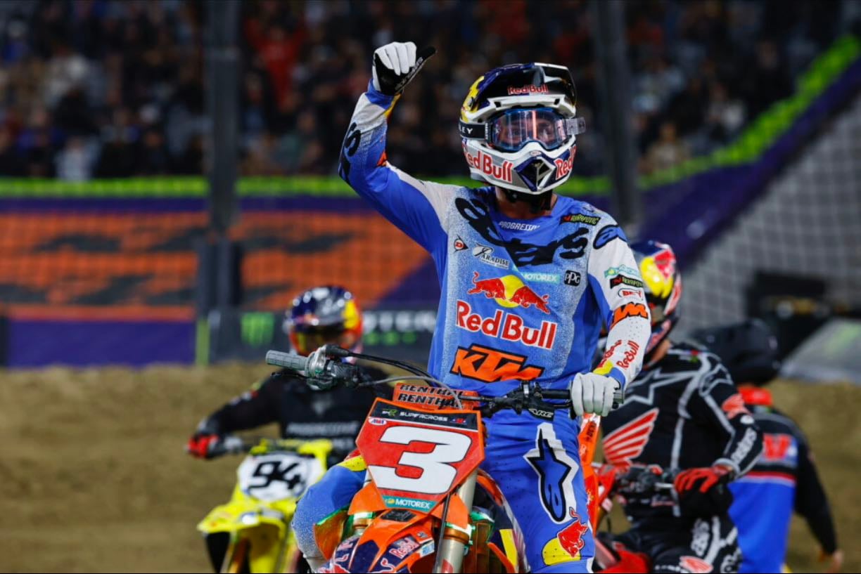 San Diego - Similar to last year in ways. Tomac tracks down leader, this time Roczen. Roczen regains lead briefly. Hunter drives up close to Tomac. Sexton jumped early