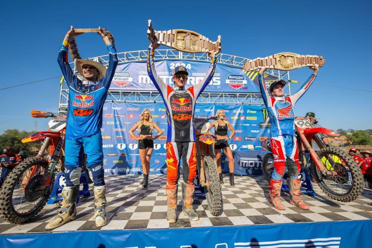 Hangtown Moto 2 - Amazing. Sexton goes down on first lap and comes from 40th to 1st. He gets by Hunter, then Cooper and doesn't seem he'll catch AP but does on last lap